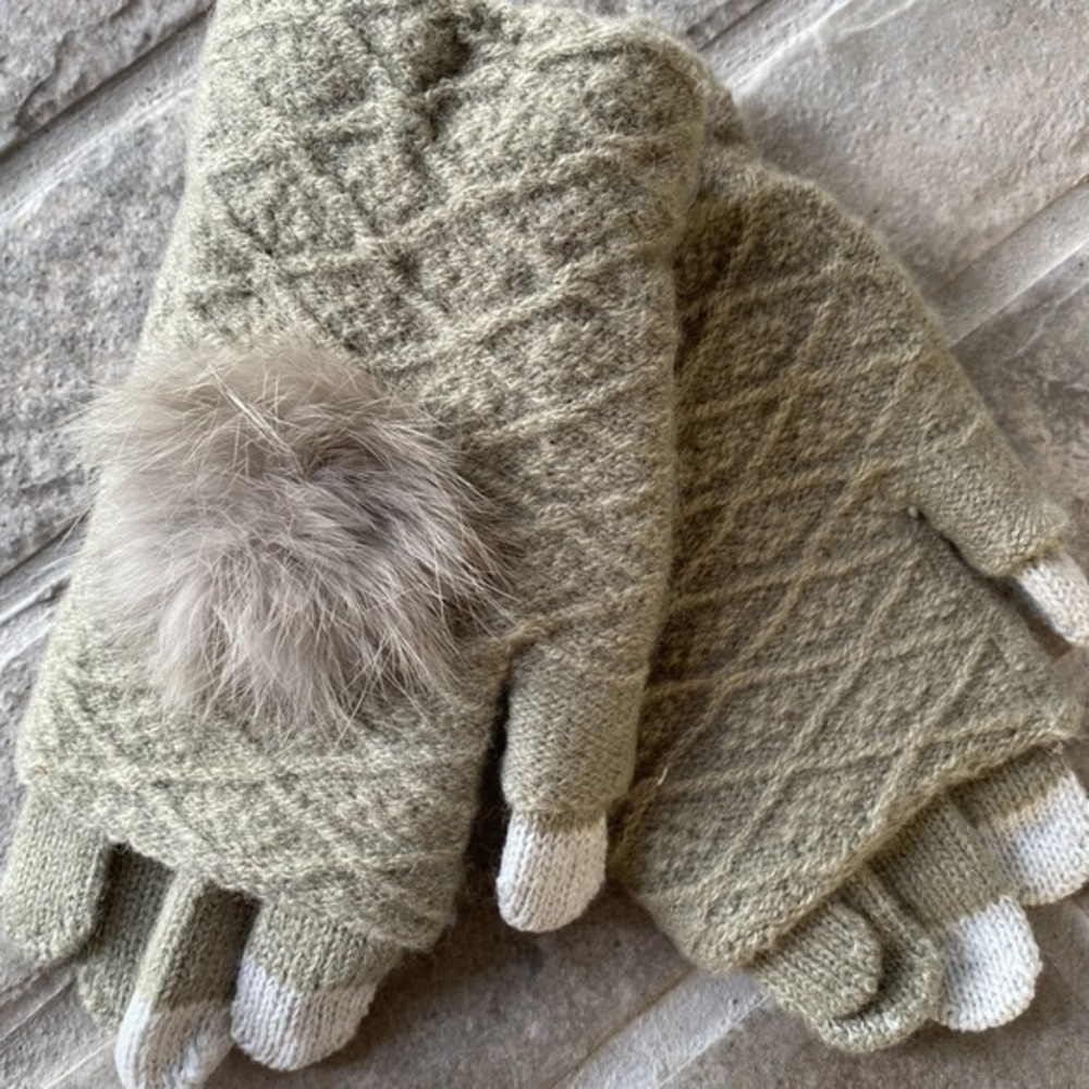 Kaleidoscope Pom Textured Touch Gloves NWT
